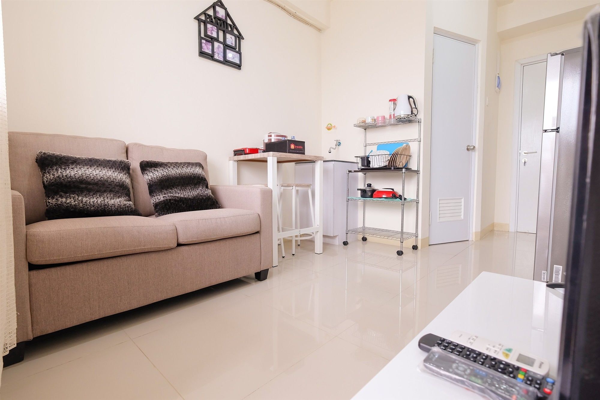 Apartment 2 Bedrooms At Green Pramuka City By Travelio *
